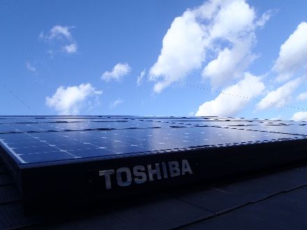 太陽光パネルの並びも「ピシッ!!」